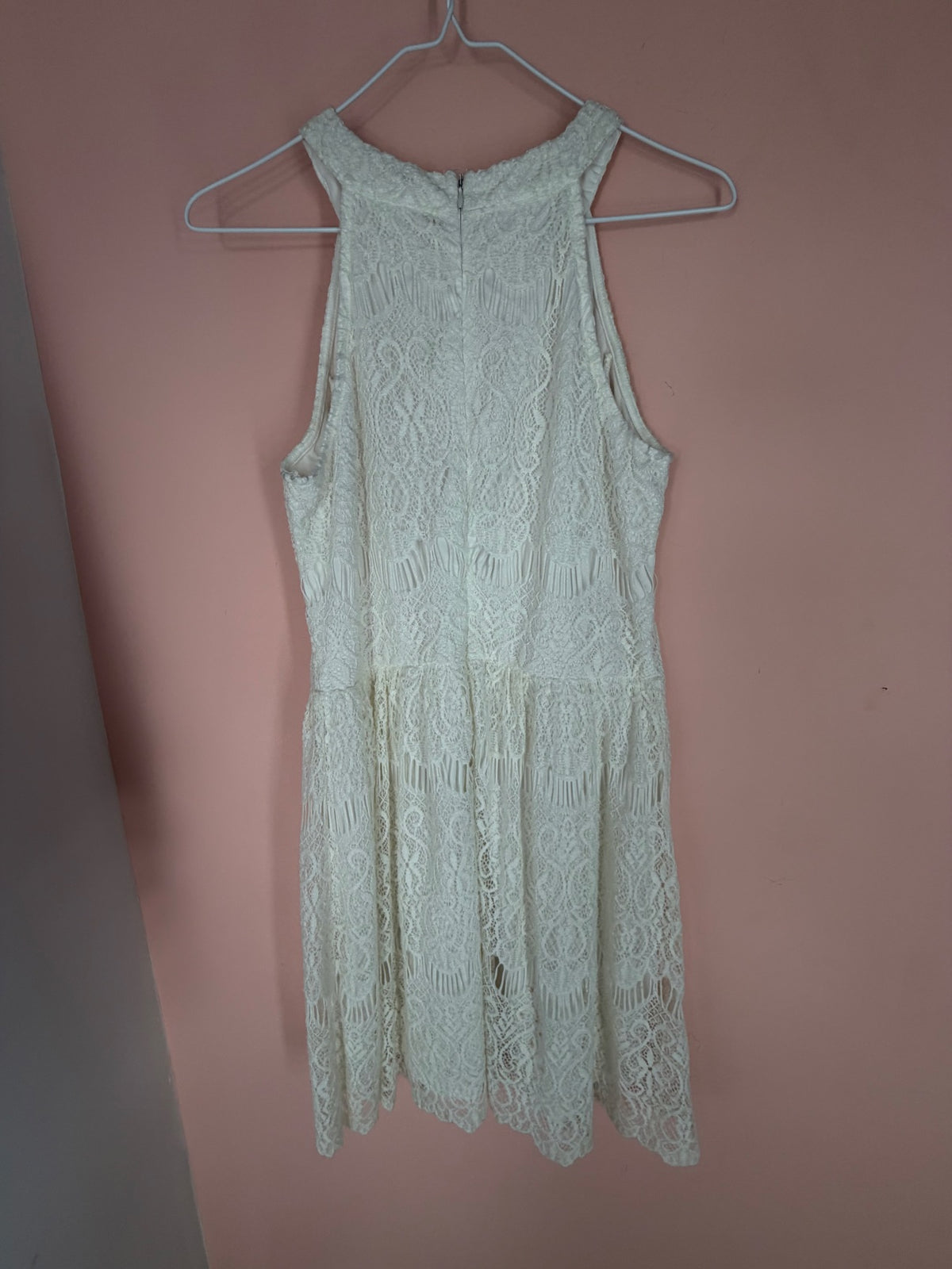 Pinky size L label at the lace neckline