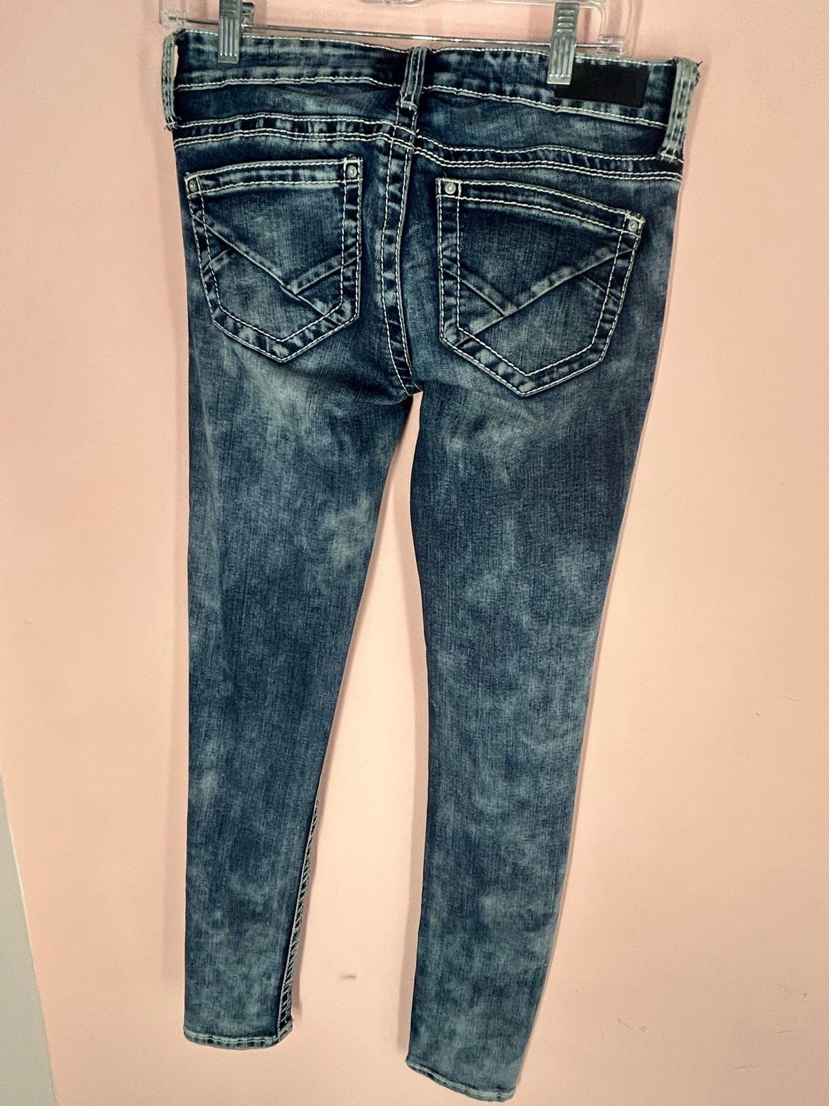 Back view of faded Skinny Jeans for Women, Scorpio Chevron Pockets, Daytrip
