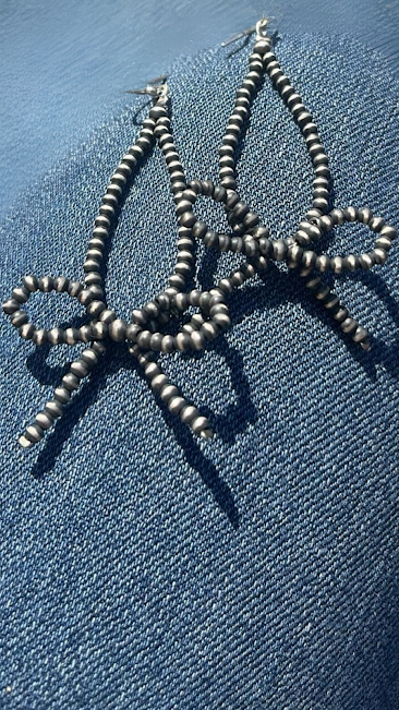 Southwestern Navajo Pearl | Bow Design Earrings - Regul Silver