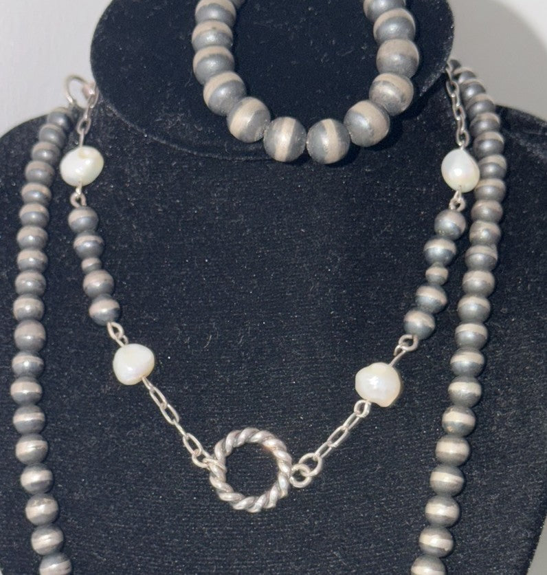 Freshwater pearl and Navajo pearl necklace with twisted sterling rope-ring centerpiece — Regul Silver