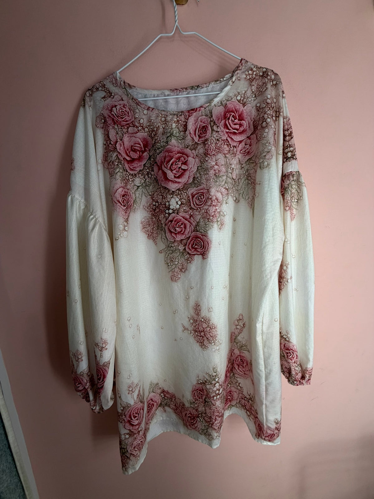 Cream rose print scoop-neck blouse, elastic gathered cuff close-up