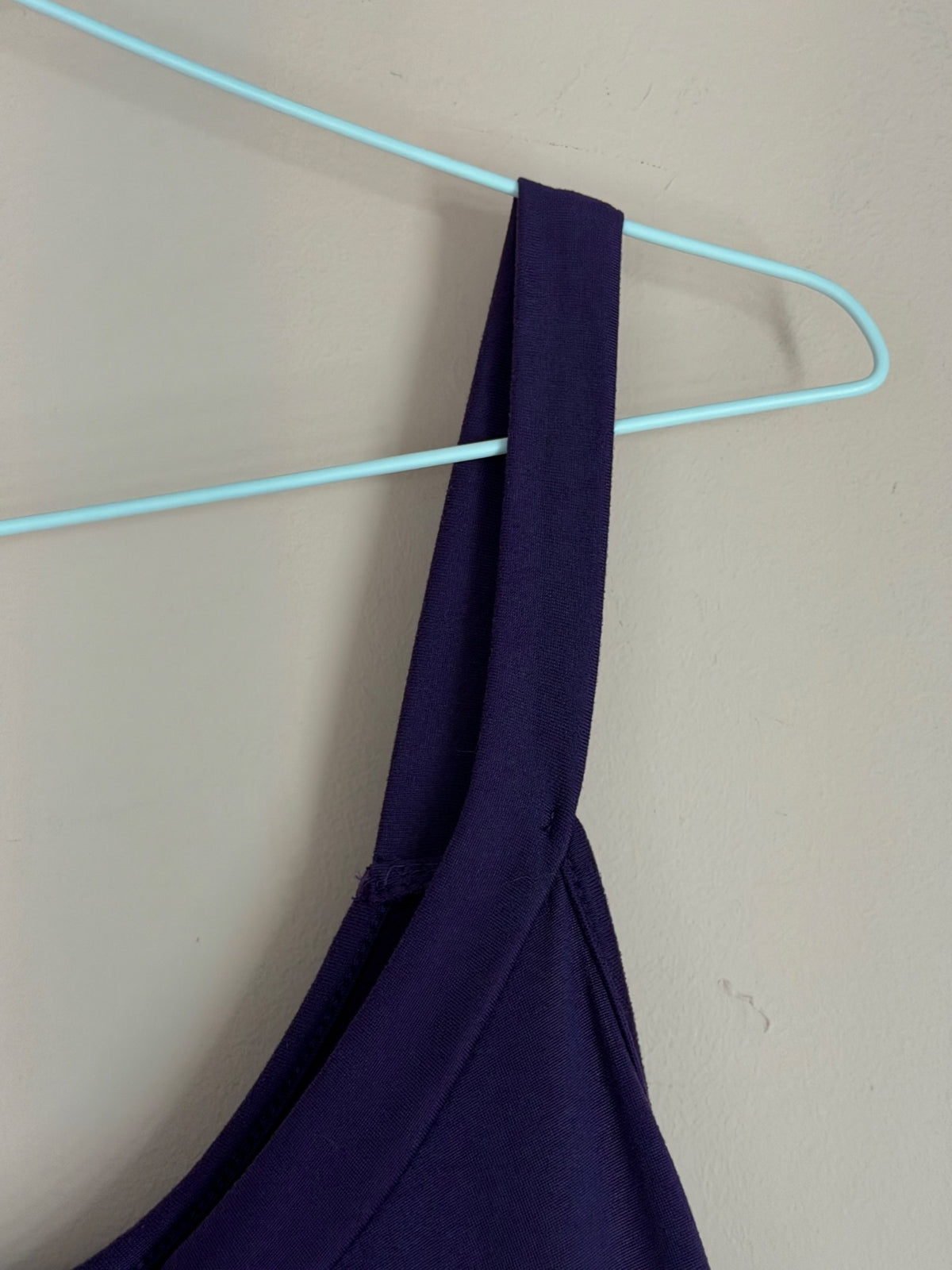 Shoulder strap detail of the Ekouaer purple tank top