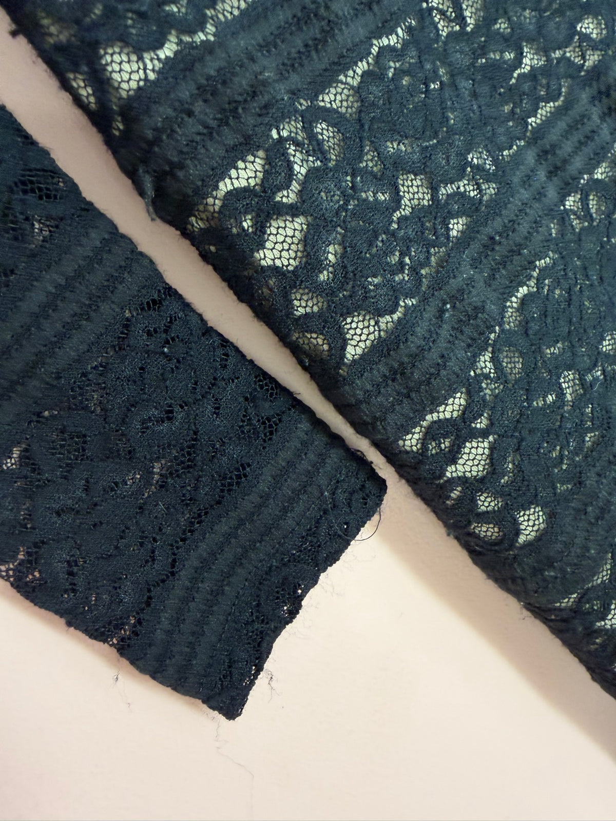 bebe black lace dress, sleeve detail