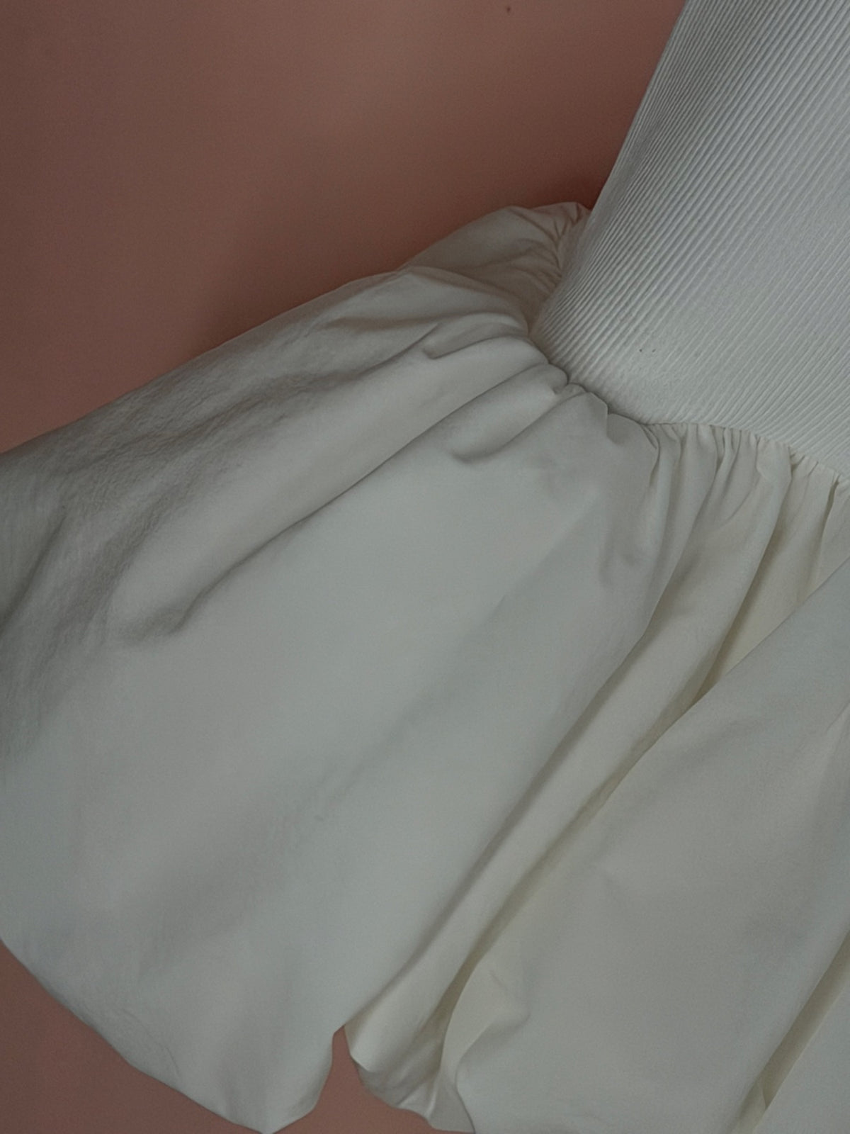 Close-up of the gathered bubble balloon hem in smooth woven fabric
