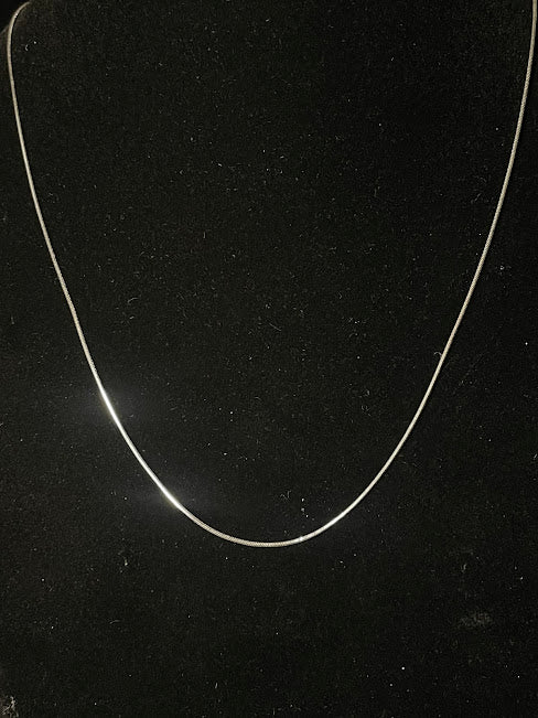 Fine snake chain on black — a style this listing’s record does not name, kept in the gallery and flagged